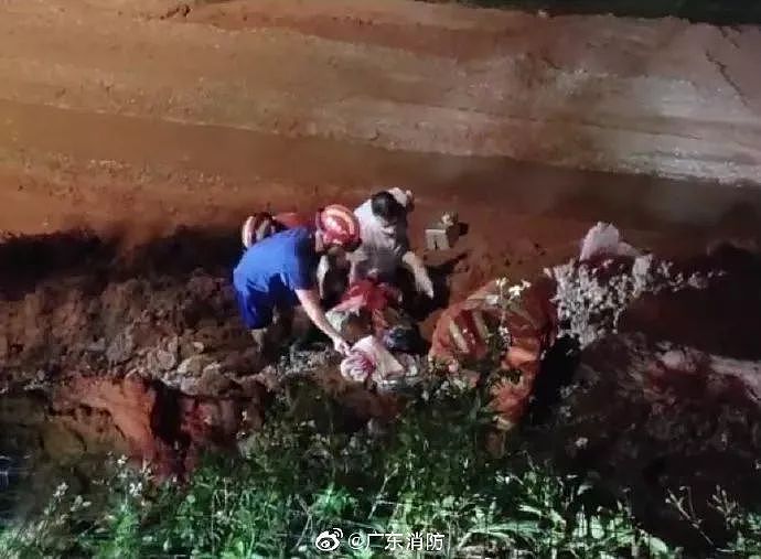 广州出发大巴侧翻7死11伤，原因披露！多人被甩到10米高桥下（视频/组图） - 4