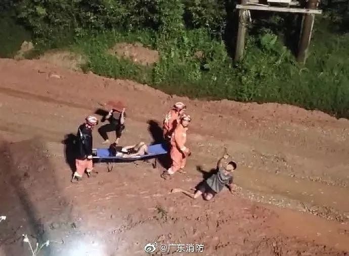 广州出发大巴侧翻7死11伤，原因披露！多人被甩到10米高桥下（视频/组图） - 6