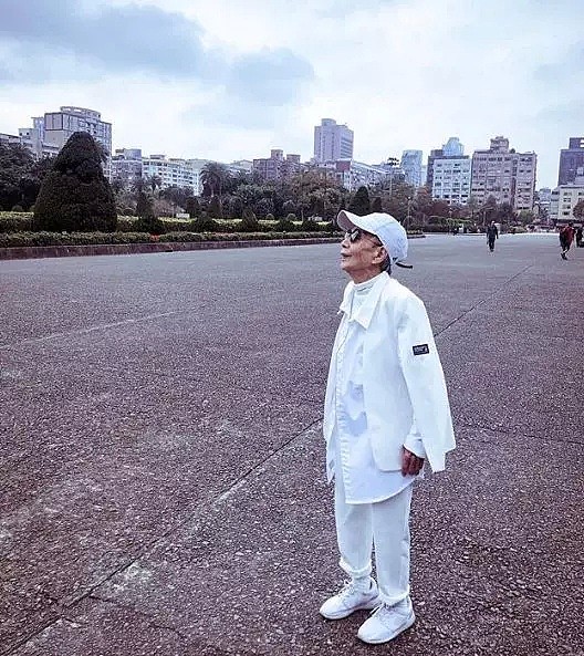 91岁中国奶奶穿搭潮爆全网，引10万网友争相模仿， 因为她，我取关了100个时尚博主 - 23