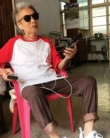 91岁中国奶奶穿搭潮爆全网，引10万网友争相模仿， 因为她，我取关了100个时尚博主 - 24