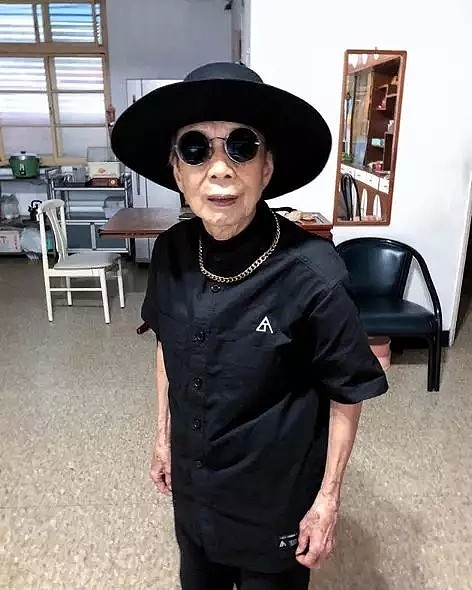 91岁中国奶奶穿搭潮爆全网，引10万网友争相模仿， 因为她，我取关了100个时尚博主 - 42