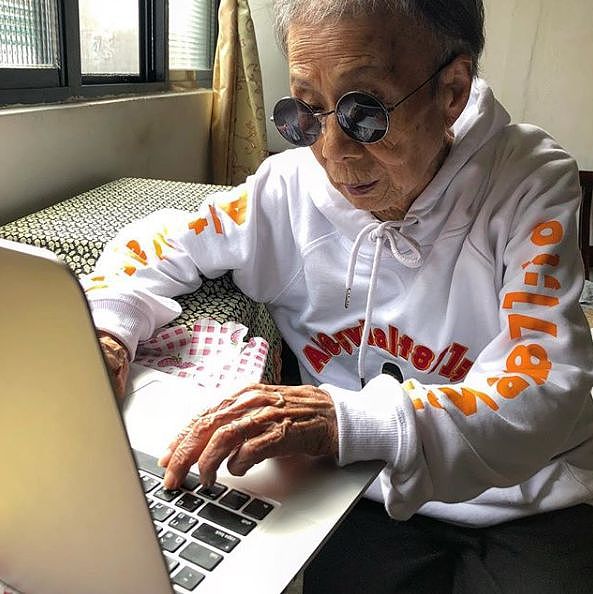 91岁中国奶奶穿搭潮爆全网，引10万网友争相模仿， 因为她，我取关了100个时尚博主 - 48