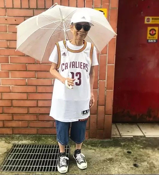 91岁中国奶奶穿搭潮爆全网，引10万网友争相模仿， 因为她，我取关了100个时尚博主 - 50