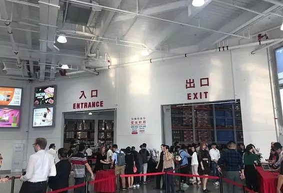 火爆！上海Costco开业啦！大家连夜排队办卡！停车场被挤满！（组图） - 31