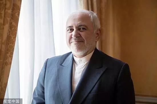 ▲8月23日，法国巴黎，伊朗外交部长扎里夫在伊朗驻法使馆接受采访。
