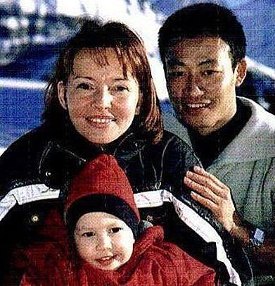 华裔体操冠军爱上瑞士美女 结婚移民后 他改变了一个国家的历史（组图） - 5