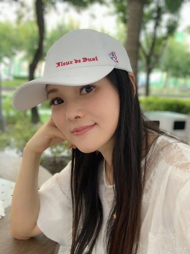 伊能静久违分享女儿近照，3岁米粒暴风长高，打扮时尚已现小长腿