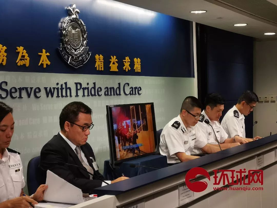 香港警方今天下午举行记者会表示，举枪是当时唯一合适的武力。  杨升/摄