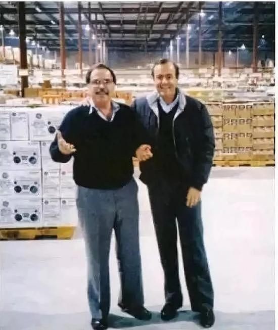 吉姆·西格尔和联合创始人杰弗里·布罗特曼（右）