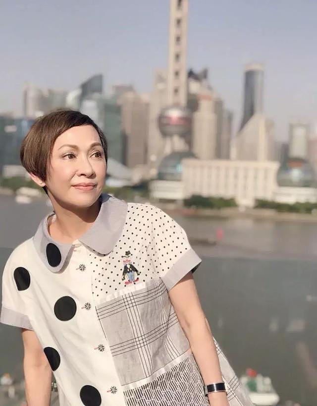 与周润发闪婚闪离，为破产丈夫复出却遭劈腿，今她与小22岁男友很幸福（组图） - 12