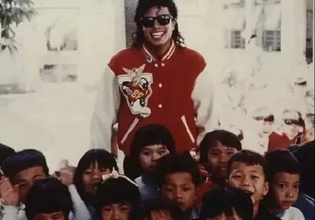 迈克尔·杰克逊61周年诞辰：出身贫寒的世界巨星，光芒万丈的孤独孩子（视频/组图） - 16