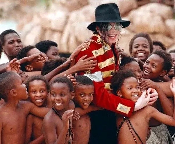 迈克尔·杰克逊61周年诞辰：出身贫寒的世界巨星，光芒万丈的孤独孩子（视频/组图） - 27