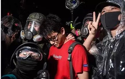 CNN道歉了！恶意污蔑香港警察，颠倒是非黑白，连美国人都看不下去了（组图） - 23