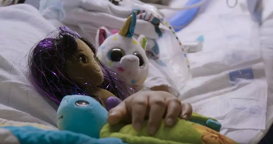 10岁美国小女孩因车祸脑死亡，推去手术室时，妈妈被眼前这一幕震撼了....（视频/组图） - 6