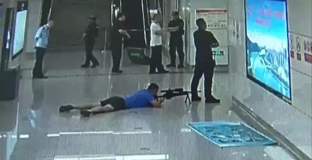 中国首例地铁劫持案视频曝光！背后的这名狙击手不简单（视频/组图） - 3
