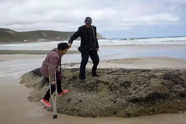 他把70岁患癌父亲“骗”到澳洲，从14000英尺高空飞跃而下，奇迹发生了......（组图） - 4