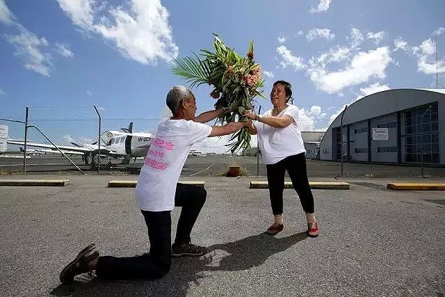 他把70岁患癌父亲“骗”到澳洲，从14000英尺高空飞跃而下，奇迹发生了......（组图） - 26