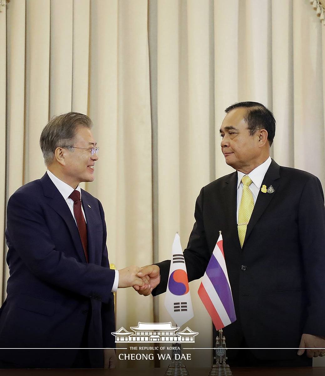 文在寅2日与泰国总理巴育举行会谈（青瓦台）