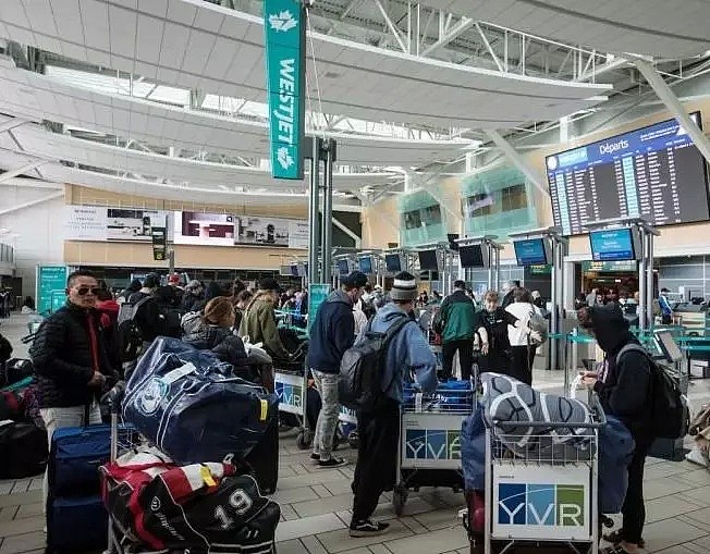中国留学生被困机场！买了票却不让登机，航空公司拒不退款！（组图） - 2