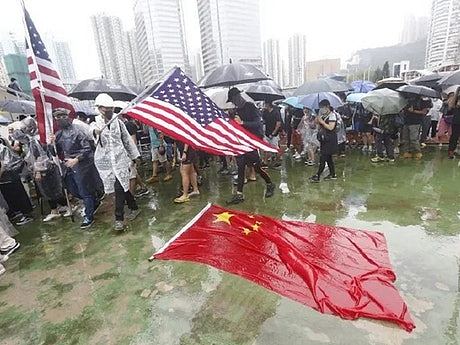 涉嫌侮辱国旗 香港男子遭拘捕后保释被拒（组图） - 4