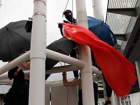 涉嫌侮辱国旗 香港男子遭拘捕后保释被拒（组图） - 5