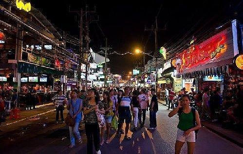警方突查曼谷知名酒吧：性感美女落荒而逃，地上和厕所内发现了大量摇头丸、K粉（组图） - 14