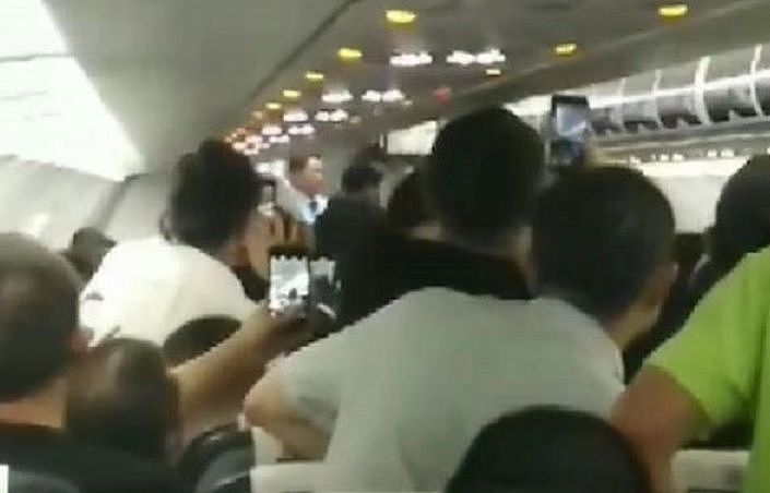 拿一沓钱冲击驾驶室，中国乘客导致飞机紧急迫降！他大闹机舱，竟是为这个目的（组图） - 4
