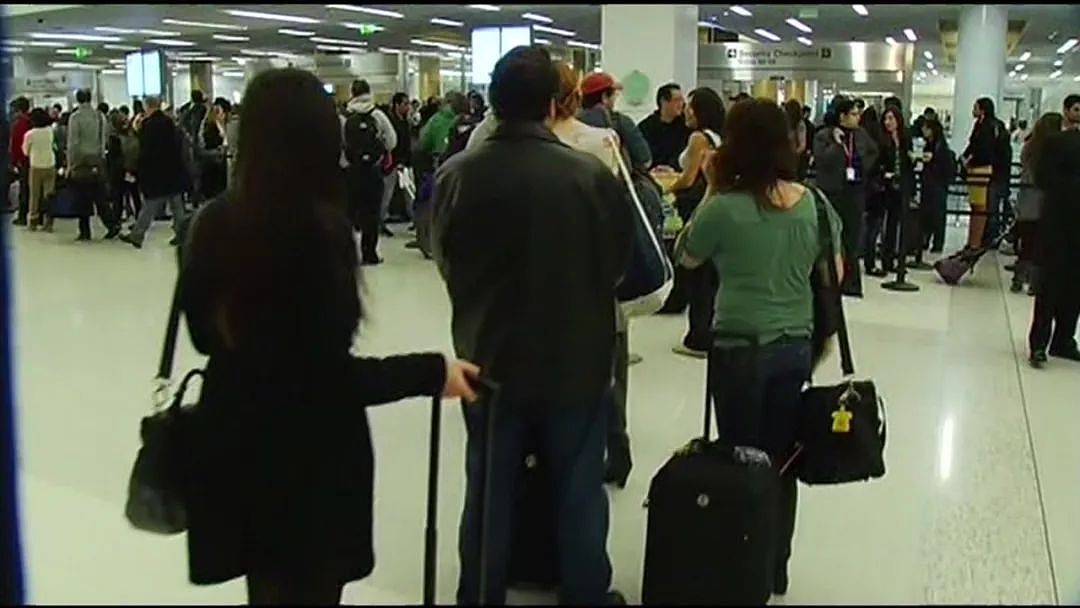 400航班延误取消！旧金山机场大面积瘫痪，旅客睡机场！跑道关闭第三日，瘫到月底才完工！（组图） - 7