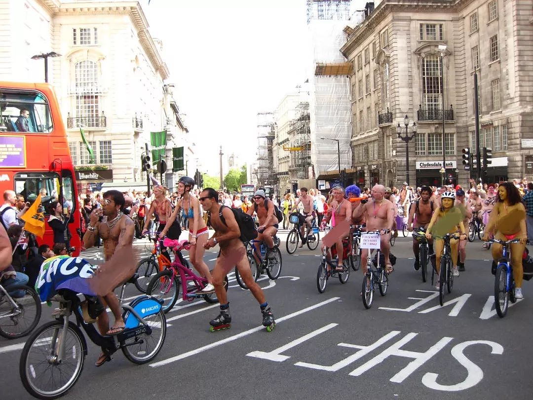宣扬自由的法国竟然不允许巴黎街头裸骑？法国网友：确实辣眼睛！（组图） - 22
