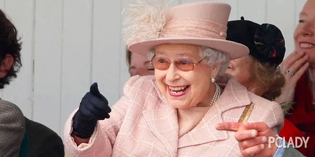 啥？93岁英国女王越活越年轻？狂喝酒、点外卖，恶搞卖萌没准了！（组图） - 22
