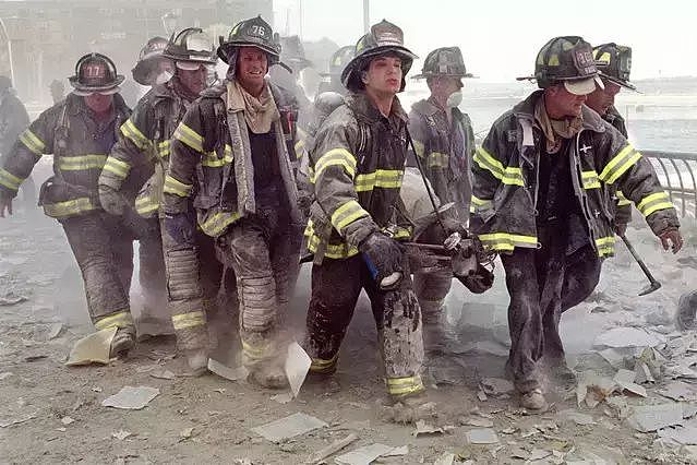 911恐袭过去整整十八年了，那些冲进火场的消防英雄如今怎么样了？（组图/视频） - 7