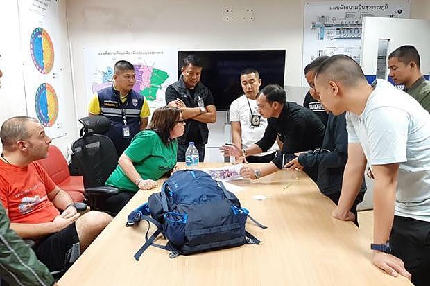外籍夫妇泰国机场顺走中国游客行李！返程办理登机后被警方逮捕