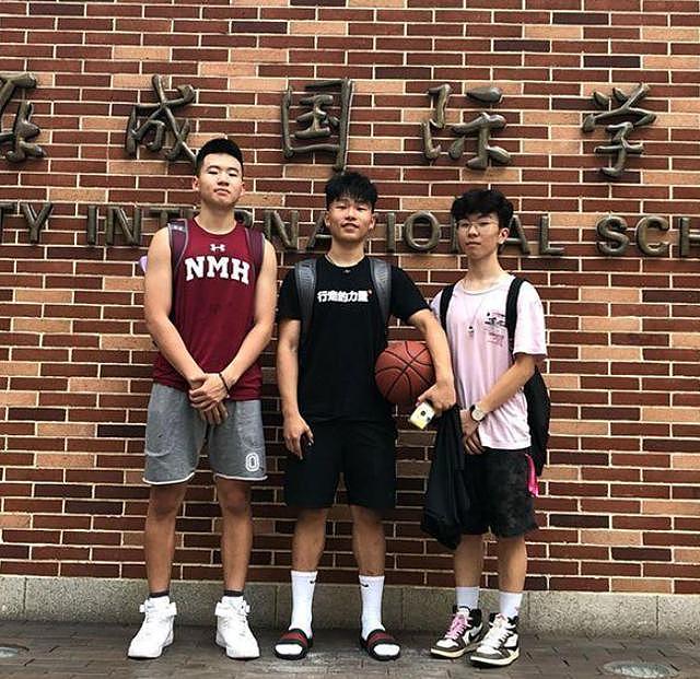 陈坤儿子学校曝光，温哥华顶尖男子私立学校，每年学费高达35万