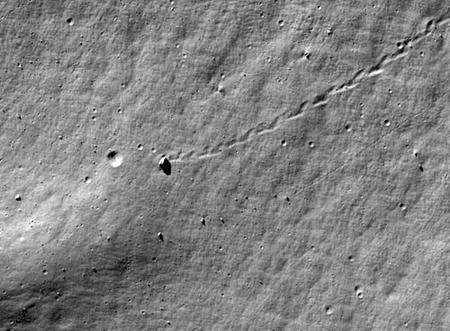 月球上一块巨大岩石神秘滚动了1000米 没人能解释（组图） - 3