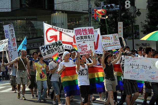 美国男子与日本老公在美结婚，日本政府拒承认其合法关系遭起诉