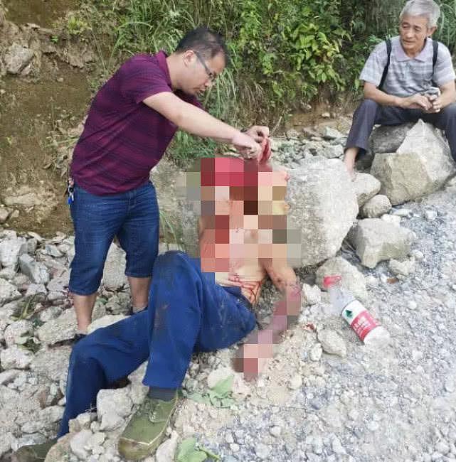 广西桂林一客车翻下山崖致3死11伤，三名过路医生紧急救人（组图） - 1