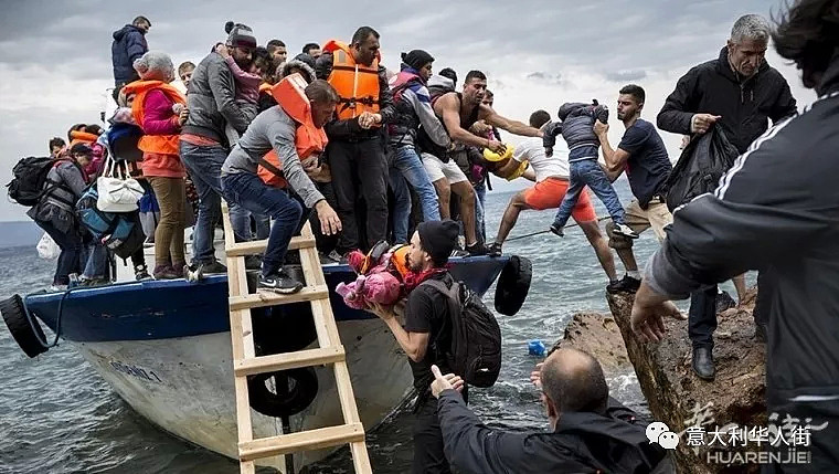 去不成欧洲的难民剩下只有地狱，意警方逮捕三名强奸虐待多名难民的蛇头！（组图） - 1