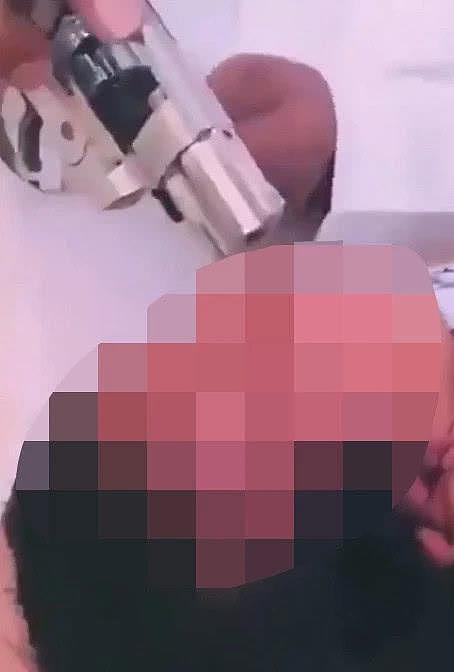 沙特男子把枪塞到婴儿嘴里，然后对空射击，拍成视频引轰动被逮捕