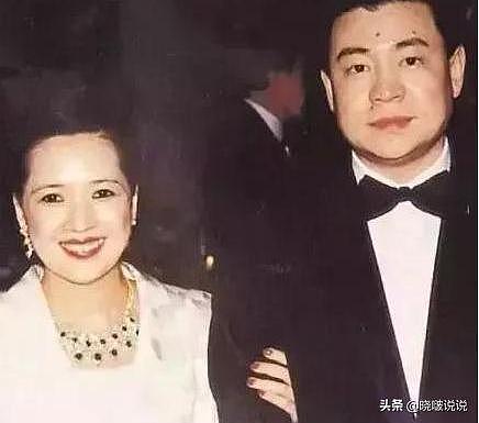 绝美女星与大22岁刘銮雄相恋6年，揽财1.6亿，又和吴奇隆恋3年，如今46岁拼三胎（组图） - 8