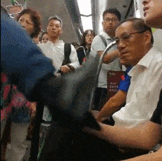 行政拘留！男子地铁强迫别人让座，称“我比你爹大” （视频/图） - 4