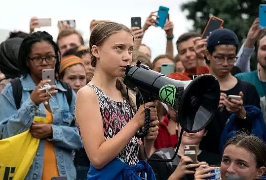16岁瑞典少女罢课抗议，一面获赞誉无数，但也被网友们嗤之以鼻...（组图） - 1