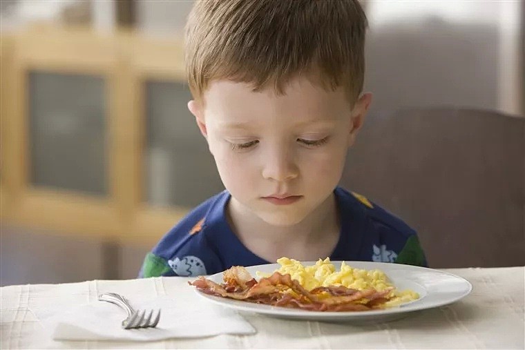 挑食小孩注意！英国少年只吃薯条白面包，双目失明（组图） - 8