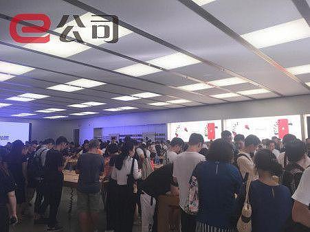 史上最强手机对决！iPhone11疯狂排队 华为Mate30预售火爆：1天至少12万部