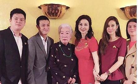 曝63岁谢玲玲近照，曾因王祖贤婚姻破裂，92岁前婆婆特意为她庆生