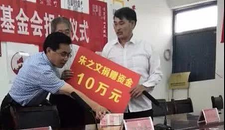 “大衣哥”朱之文又火了：上午捐款140万，下午回家卖废品（视频/组图） - 6