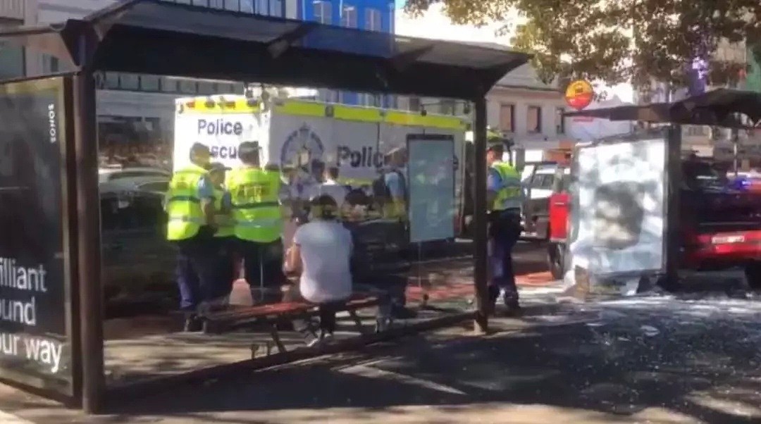 突发！多人受伤！悉尼CBD皮卡失控撞进公车站，现场惨烈！多条道路封锁（视频/组图） - 25