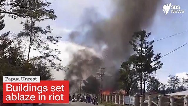 印尼学生爆发骚乱 火烧政府大楼致军警在内26死（组图） - 1