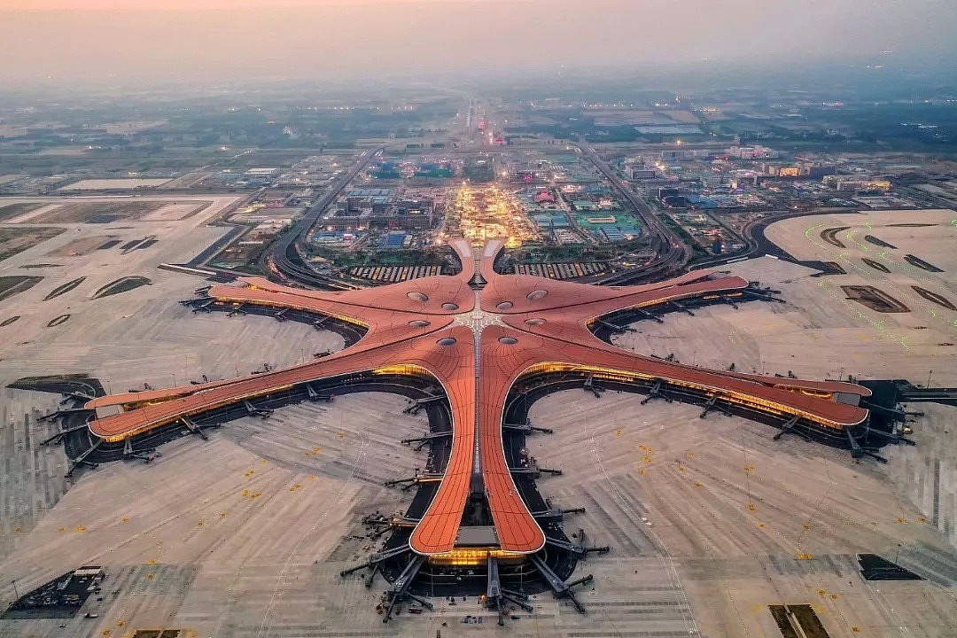 重磅！北京大兴国际机场正式投运！一文带你看懂这项“新世界七大奇迹”（视频/组图） - 1
