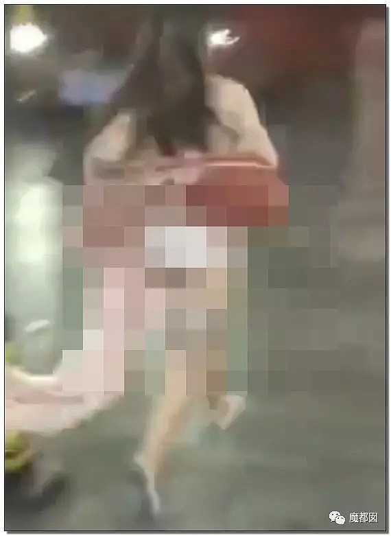 苏州妙龄女穿汉服当街裸舞，震撼全网！人群恶臭围观，欢呼追拍（视频/组图） - 8