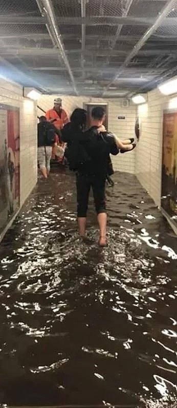 暴雨瘫痪伦敦，地铁、国会被淹，数千人被困至午夜！极端天气将持续数日（组图） - 4